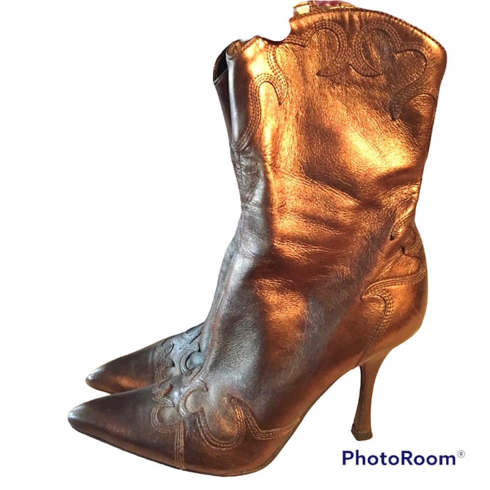 BCBG Rare bronze sexy western boots